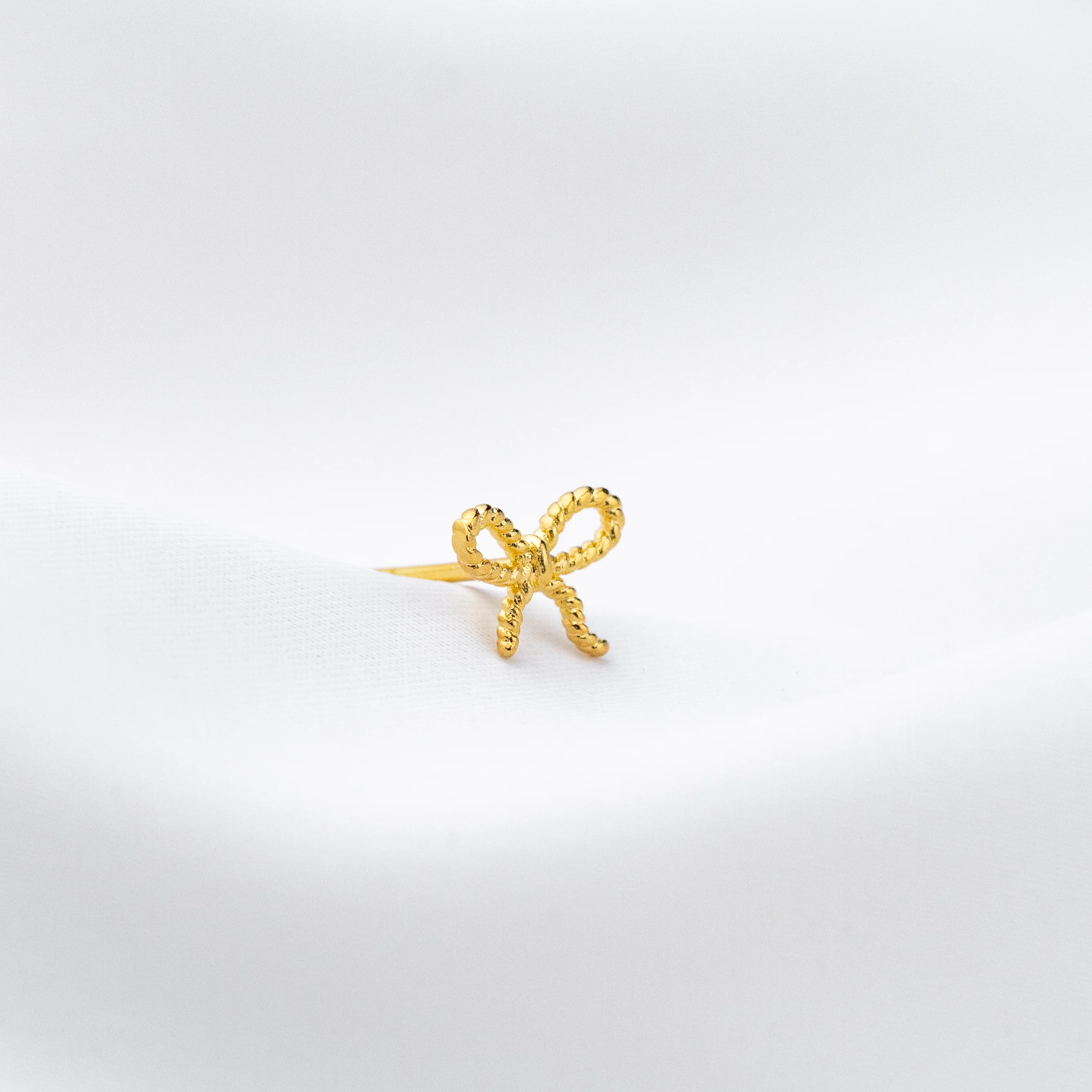 Golden Bow Stud - Image 3