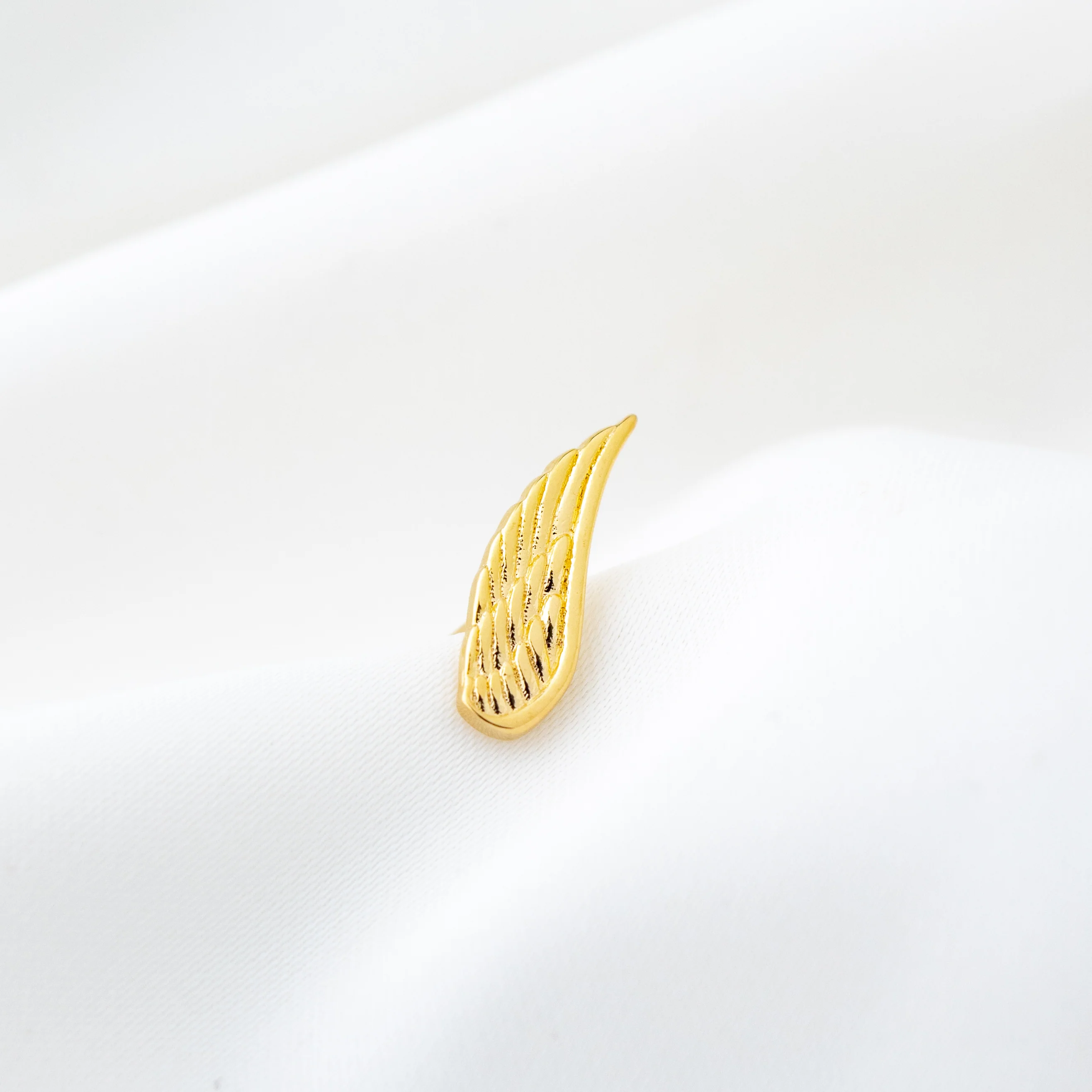 Golden Wing Stud - Image 3