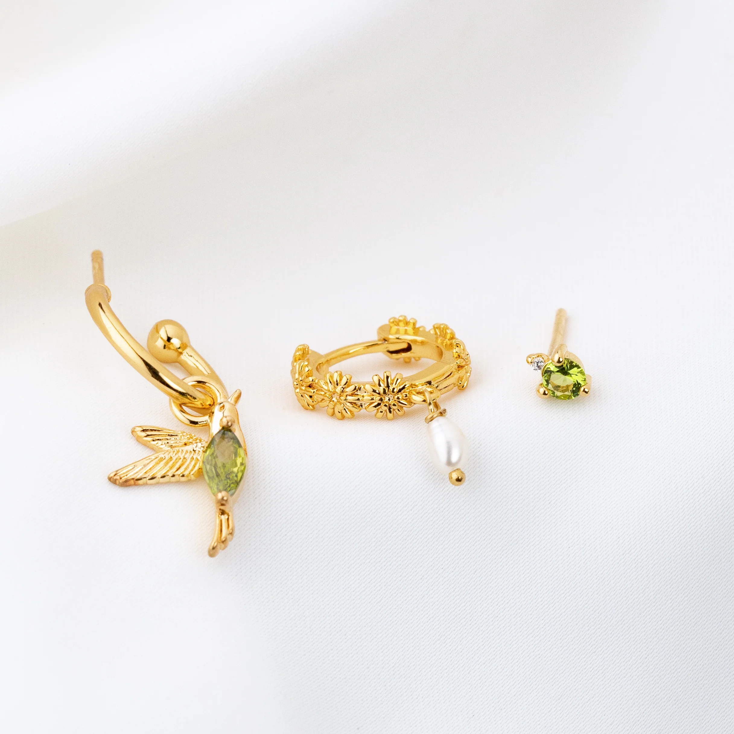 Peridot Hummingbird Pearl Set