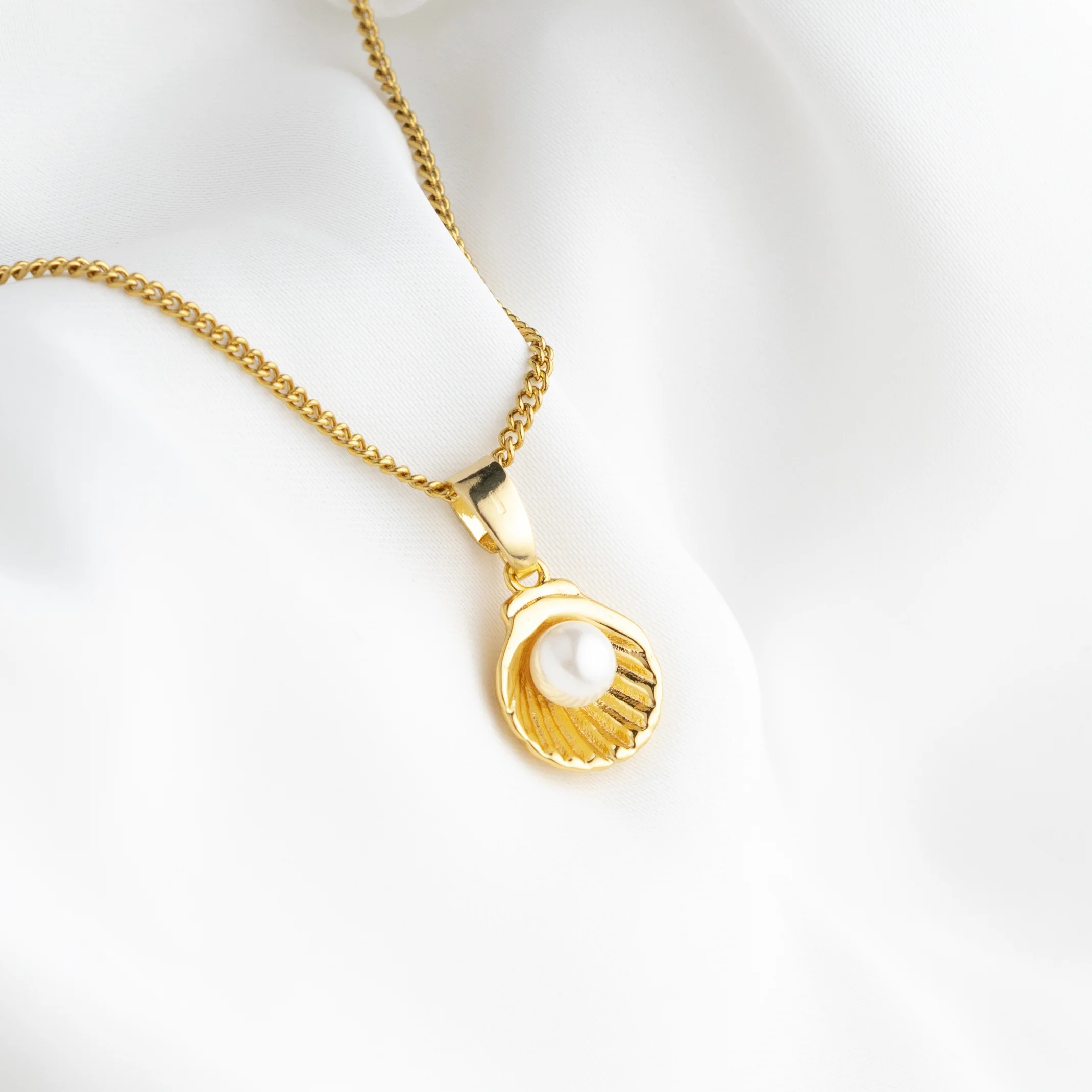 Shell Pearl Necklace
