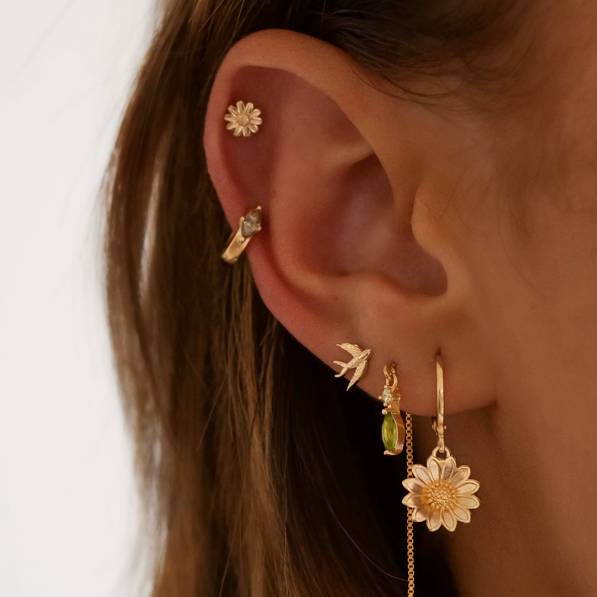 Soaring Golden Bird Stud - Image 3
