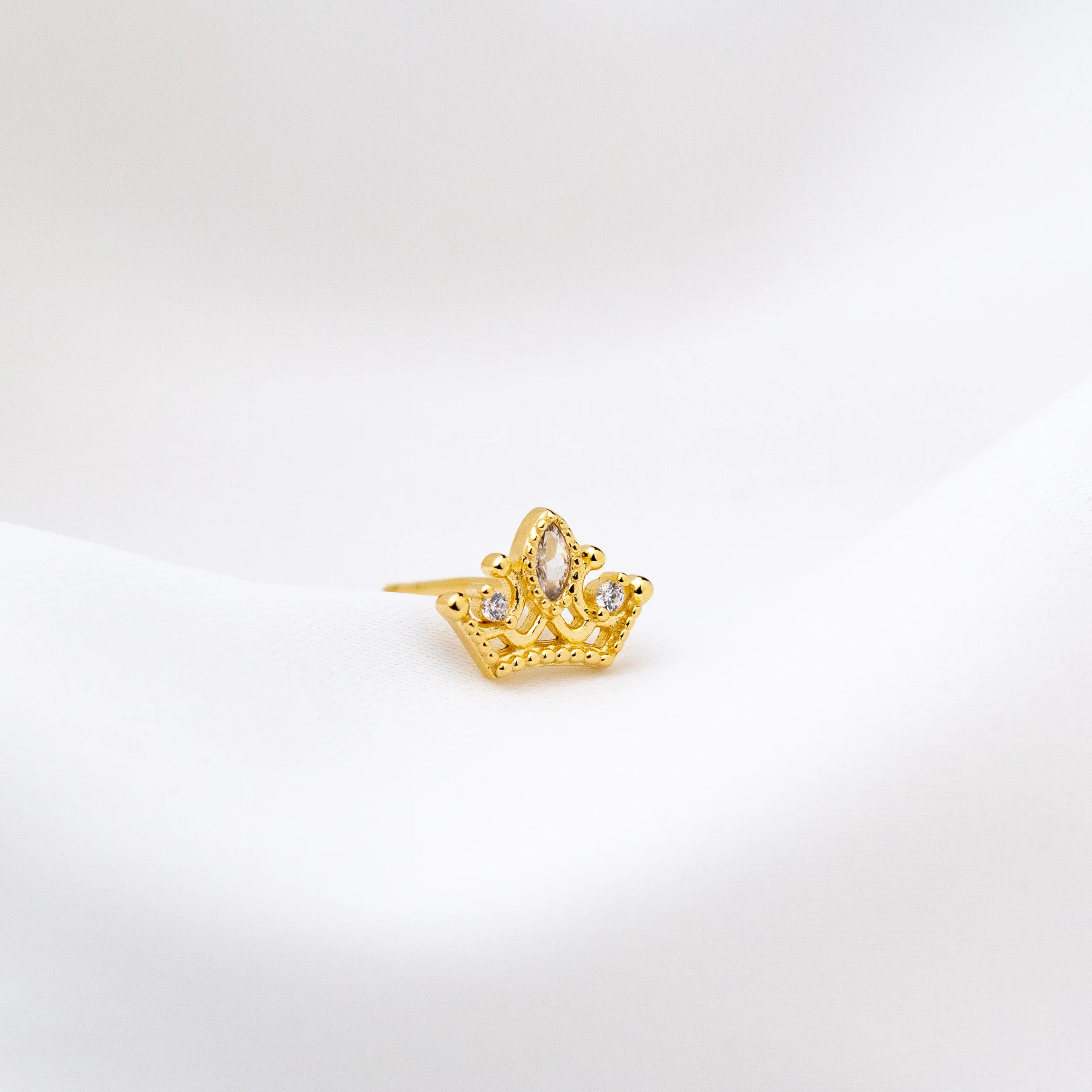 Sparkling Crown Stud - Image 3