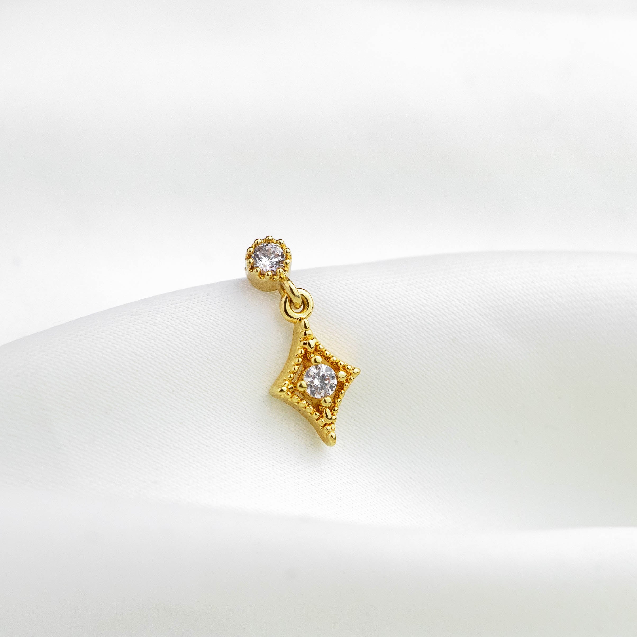 Sparkling Cubic Earpin
