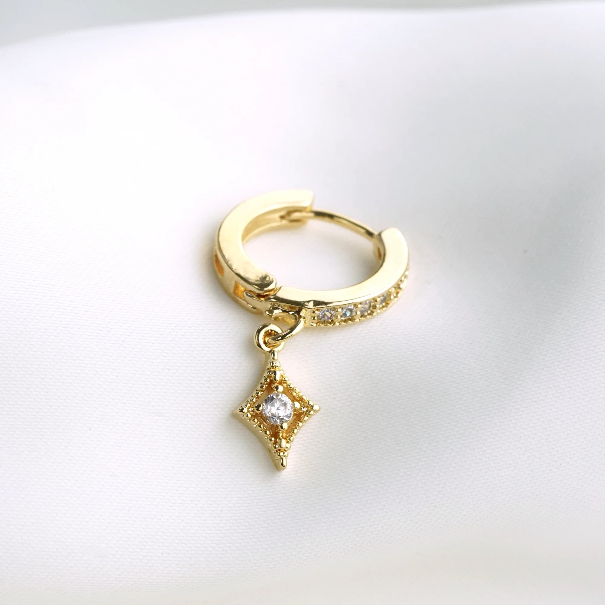 Sparkling Cubic Earring - Image 3